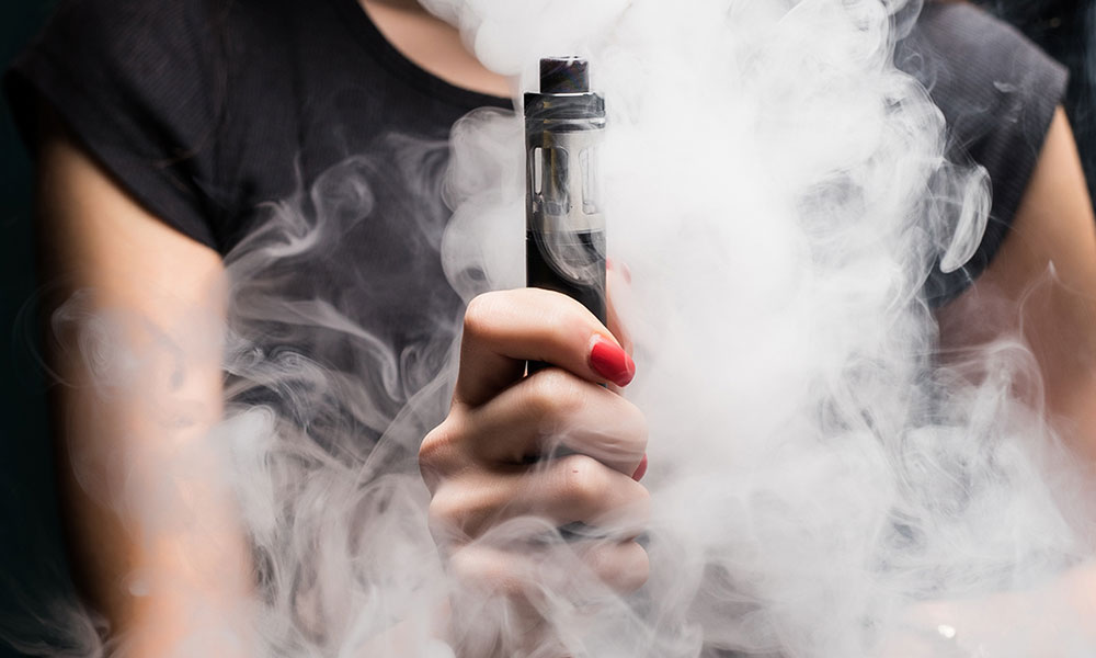 Consumo de cigarro eletrônico cresce entre estudantes de 13 a 17 anos