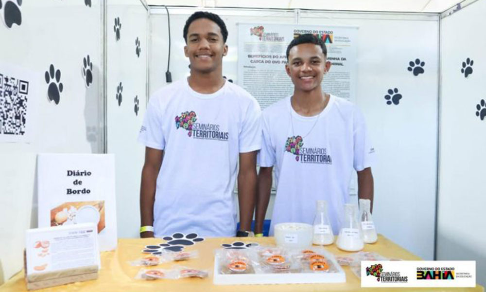 Petisco de farinha de casca de ovo para cães é produzido por estudantes de Ipiaú