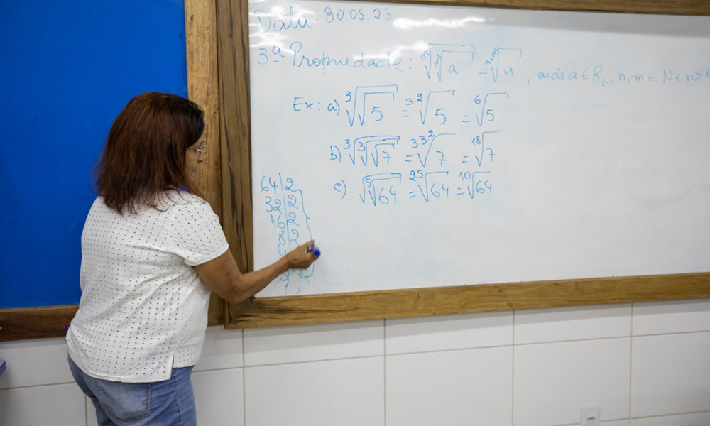 Assembleia Legislativa da Bahia aprova reajuste salarial para professores da rede estadual