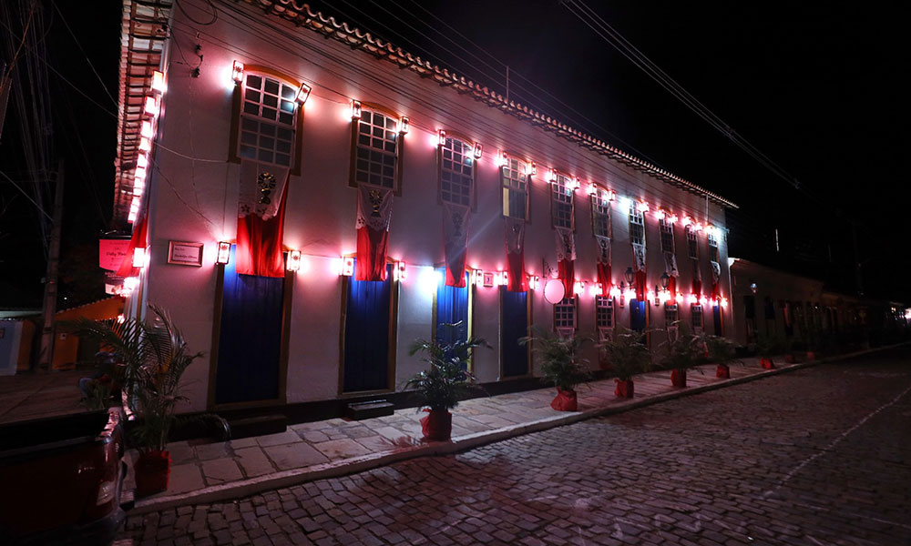 Rio de Contas vive a magia da Noite das Lanternas com presença do governador Jerônimo Rodrigues