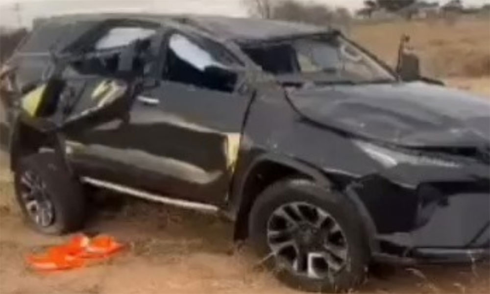 Colisão entre caminhonete e carro é registrada na BR-030, em Palmas de Monte Alto