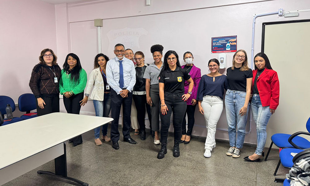 Delegacias especializadas de atendimento à mulher realizam ações informativas em Vitória da Conquista e Irecê