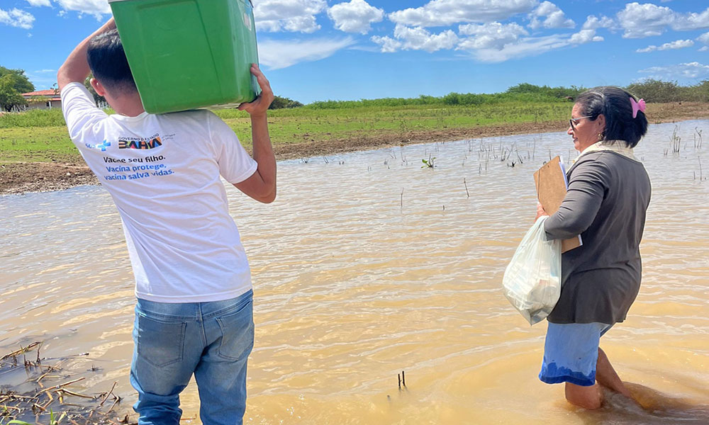 Vacinadores percorrem até 210 quilômetros para vacinar comunidades rurais e quilombolas no norte da Bahia