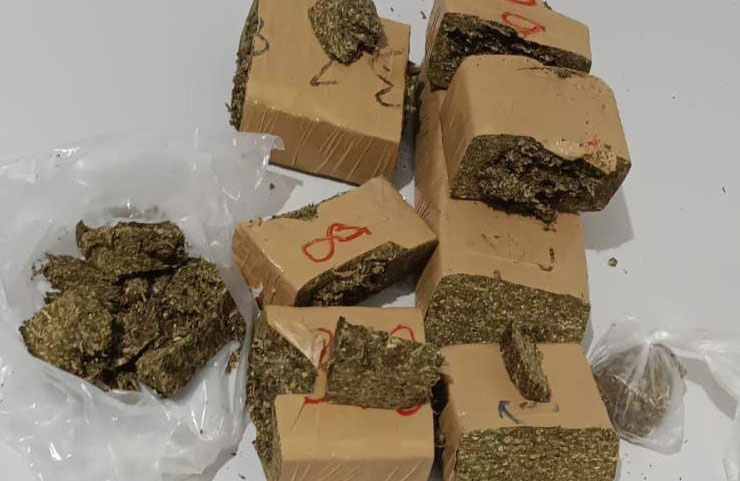 Drogas que seriam entregues em Tanhaçu são apreendidas com dupla na BA-142