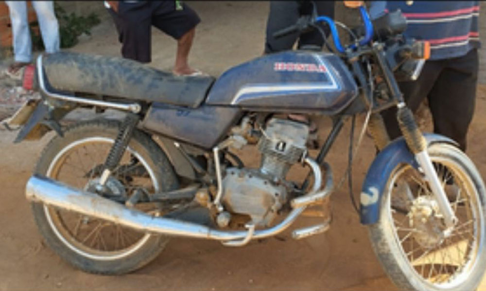 PM prende dois homens por roubo de motocicleta em Cândido Sales