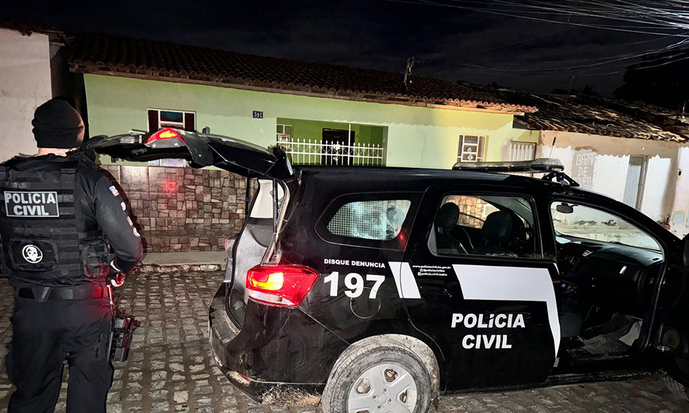 Polícia Civil cumpre mandado de prisão preventiva contra homem que matou vizinho a golpes de faca em Poções
