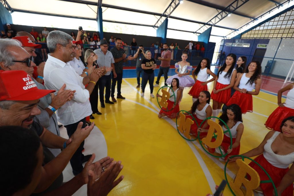 Investimentos em infraestrutura, saúde e esporte são entregues pelo Governo do Estado em Presidente Jânio Quadros