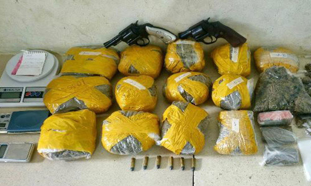 Líder de tráfico é preso com drogas, arma de fogo e munições em Vitória da Conquista
