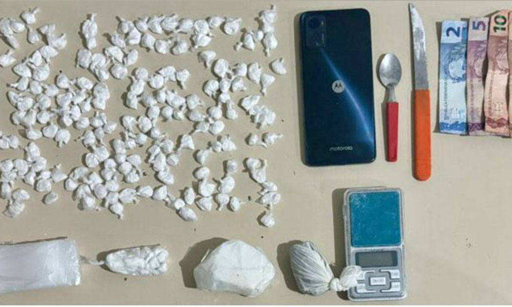 Polícia apreende drogas com dupla em Vitória da Conquista