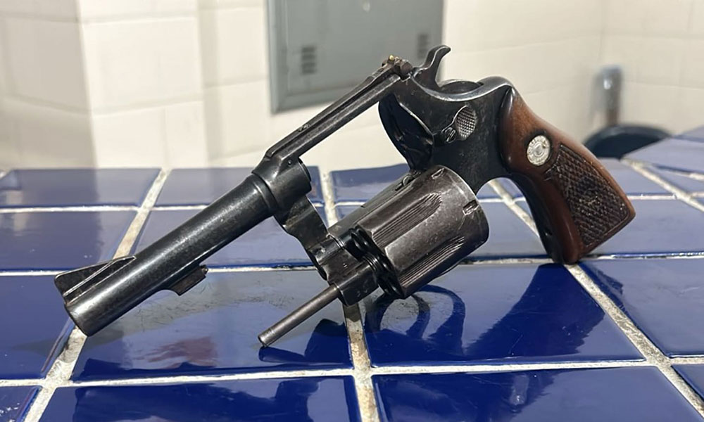 PRE apreende arma de fogo na BA-262, em Caraíbas