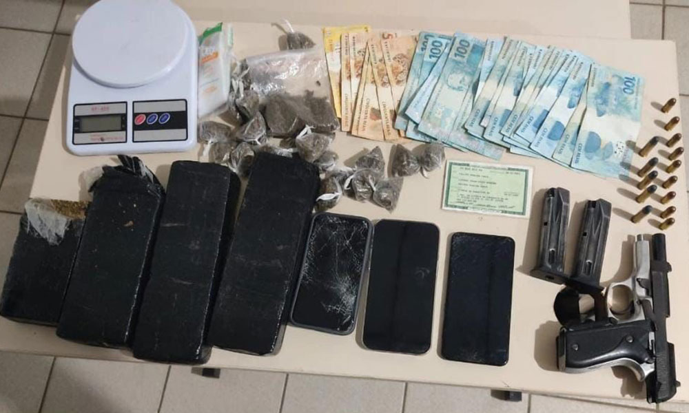 Dupla é presa por tráfico de drogas e posse ilegal de arma de fogo em Vitória da Conquista