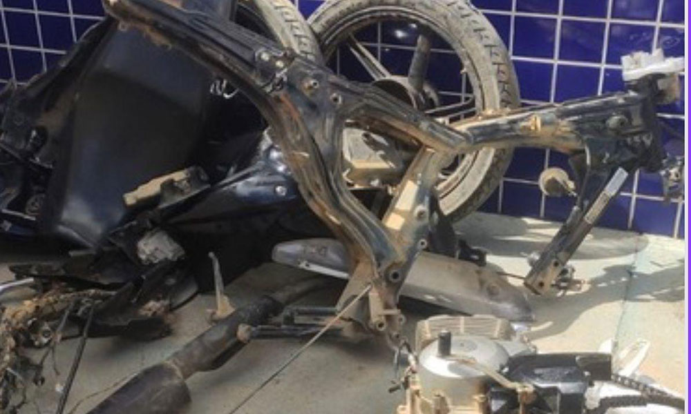 Motocicleta furtada é localizada totalmente desmontada em Cândido Sales