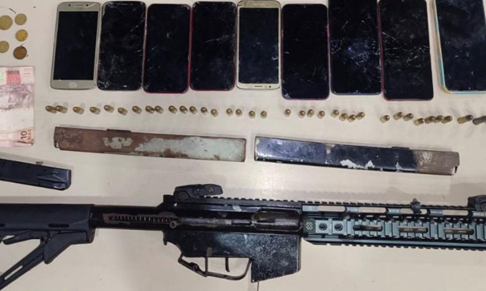 PM apreende arma, carregadores e munições em Jequié