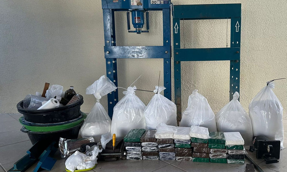 PM desmonta laboratório de droga e apreende 40kg de cocaína em Feira de Santana