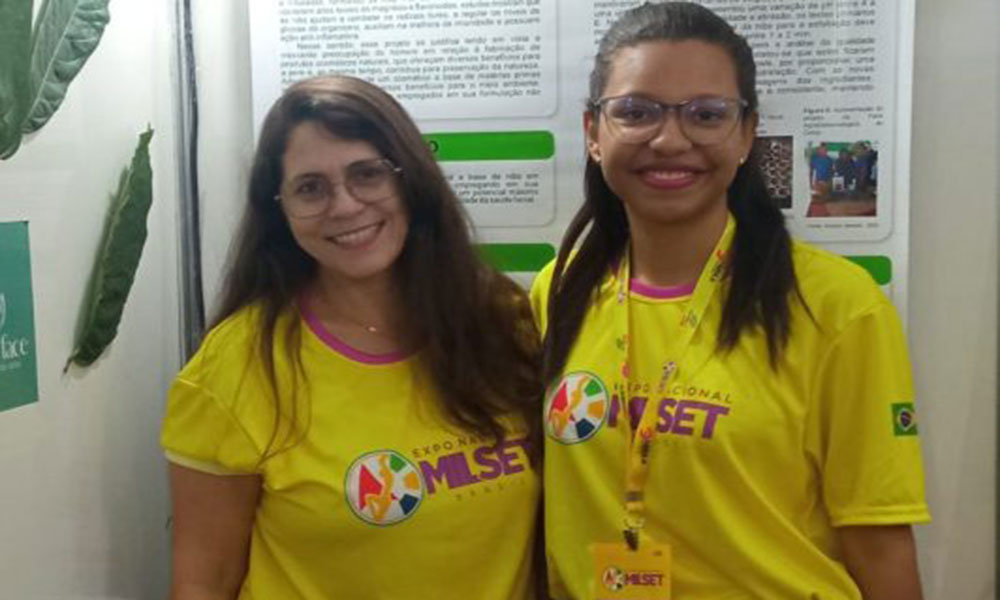 Estudantes de Ipiaú substituem microesferas de plásticos por nibs de cacau na formulação de cosmético