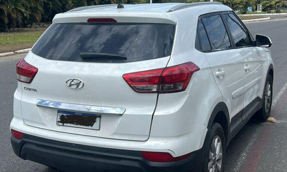 Assaltante de veículo solto em audiência de custódia vai a Fórum utilizando carro roubado e acaba preso pela terceira vez em Salvador