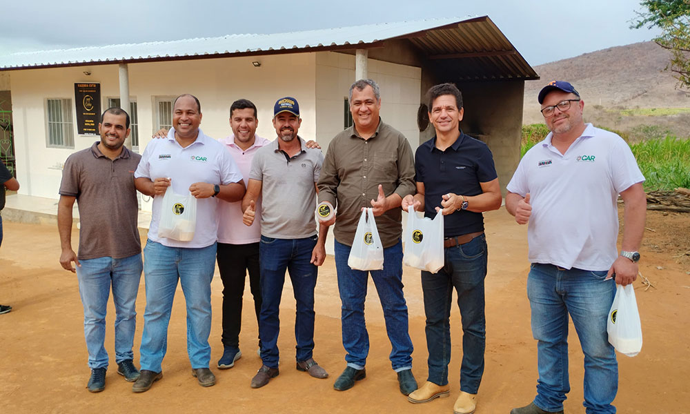 Agricultura familiar recebe equipamentos que irão incrementar a apicultura e bovinocultura de leite em Manoel Vitorino