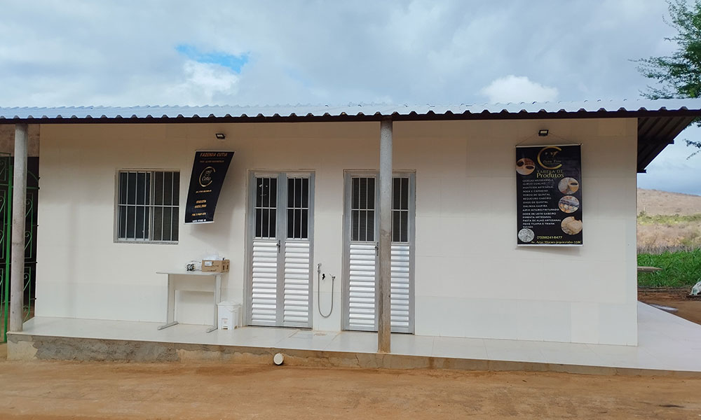 Agricultura familiar recebe equipamentos que irão incrementar a apicultura e bovinocultura de leite em Manoel Vitorino