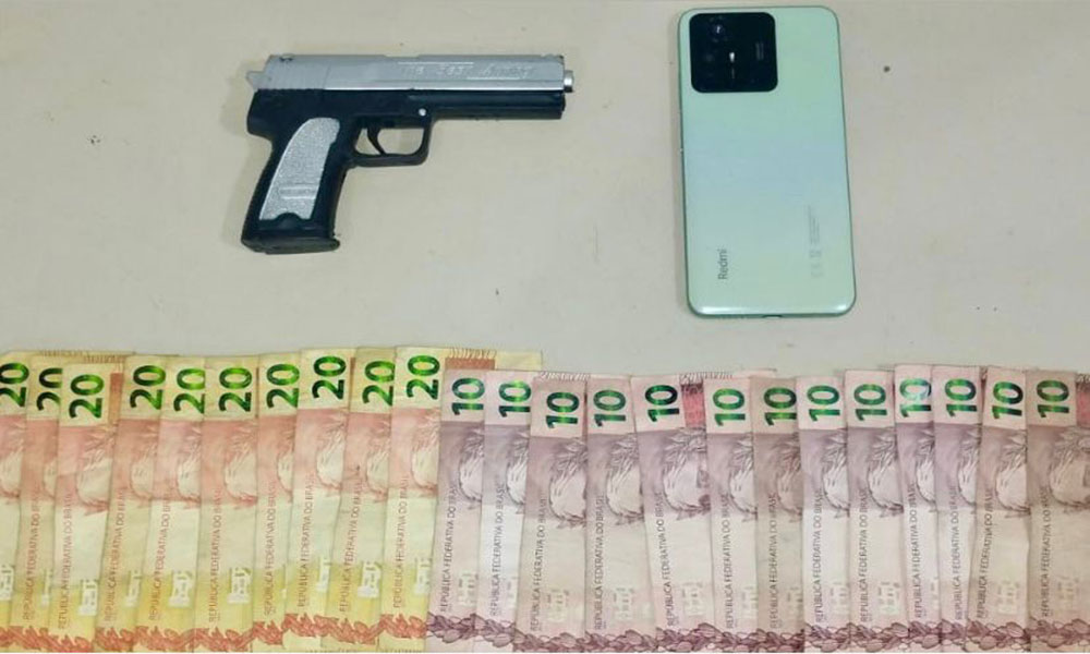Menor é apreendido com simulacro de arma de fogo acusado de roubar estabelecimento comercial em Vitória da Conquista