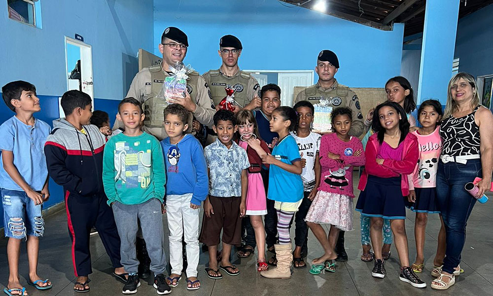Soldados da 80° CIPM recebem homenagens referentes ao dia do soldado em Cândido Sales
