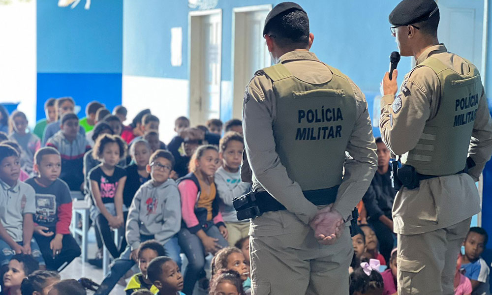 Soldados da 80° CIPM recebem homenagens referentes ao dia do soldado em Cândido Sales