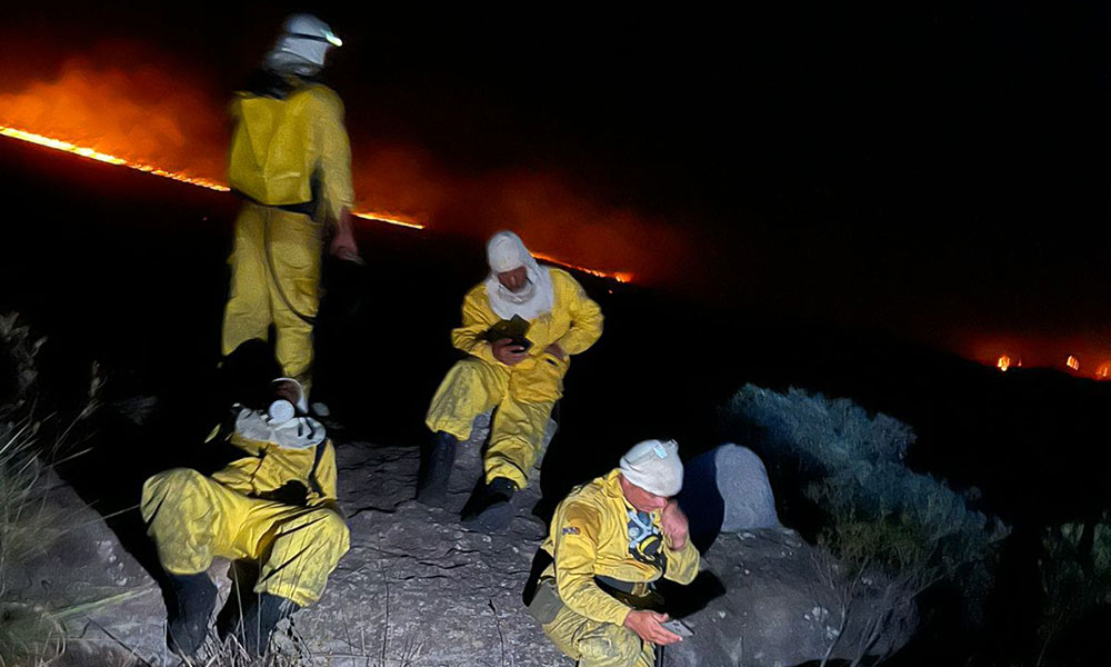 Bombeiros e Brigadistas debelam incêndio na zona rural de Rio de Contas