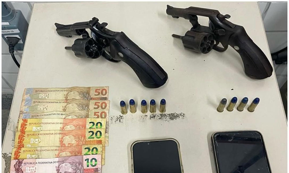 Dupla é flagrada com duas armas de fogo e munições em Jequié