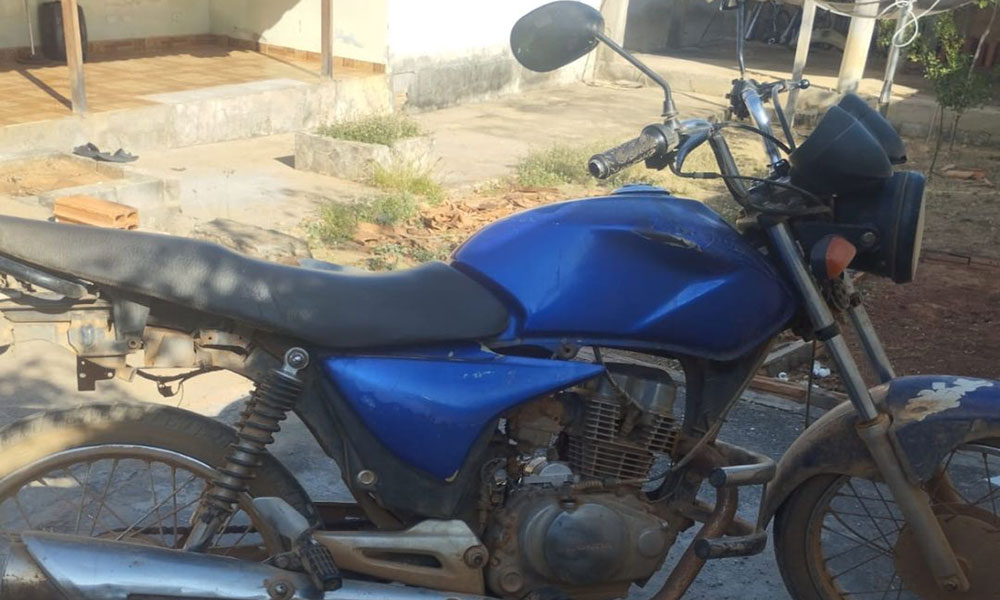 PM apreende motocicleta com chassi e placas adulterados em Caturama