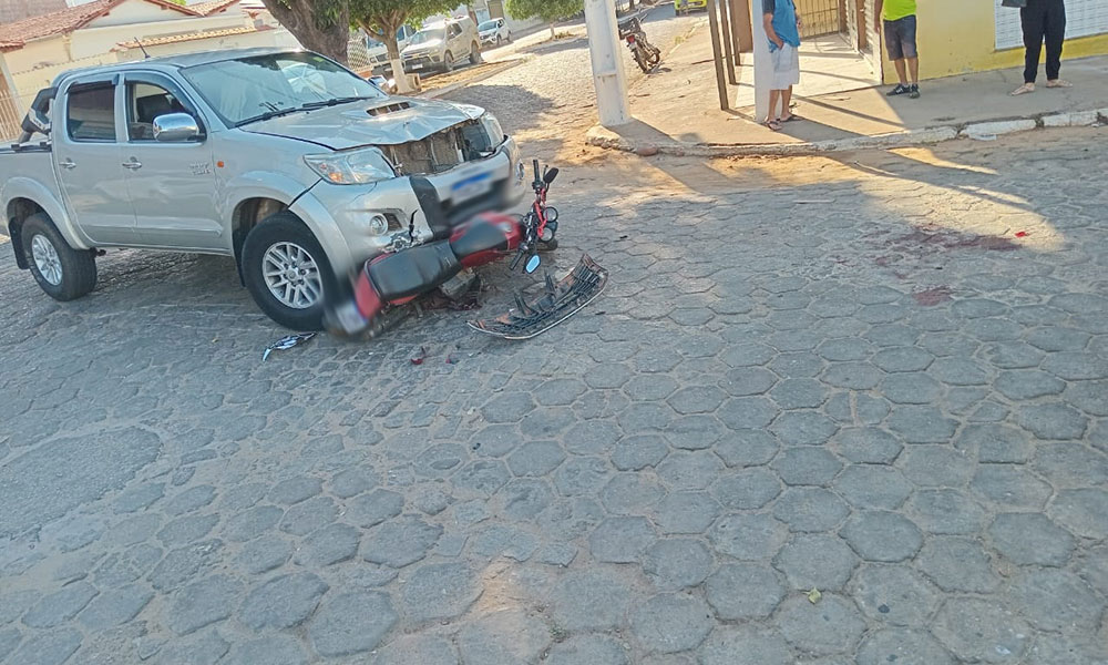 Colisão entre carro e motocicleta deixa duas mulheres feridas em Livramento de Nossa Senhora