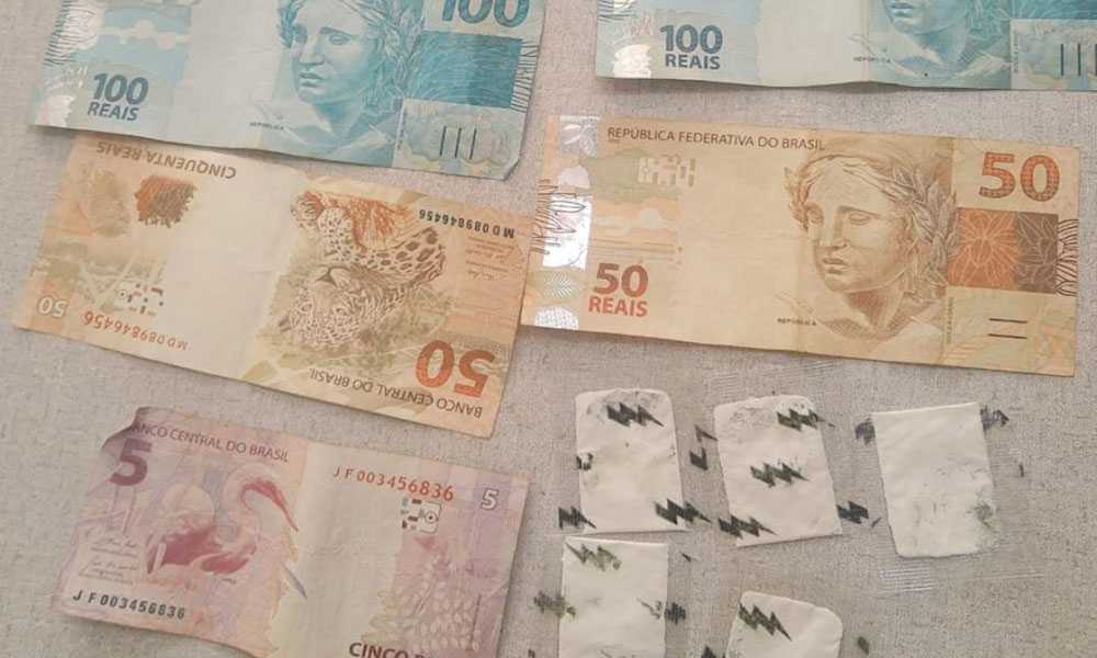 Dupla é detida com drogas em Macaúbas
