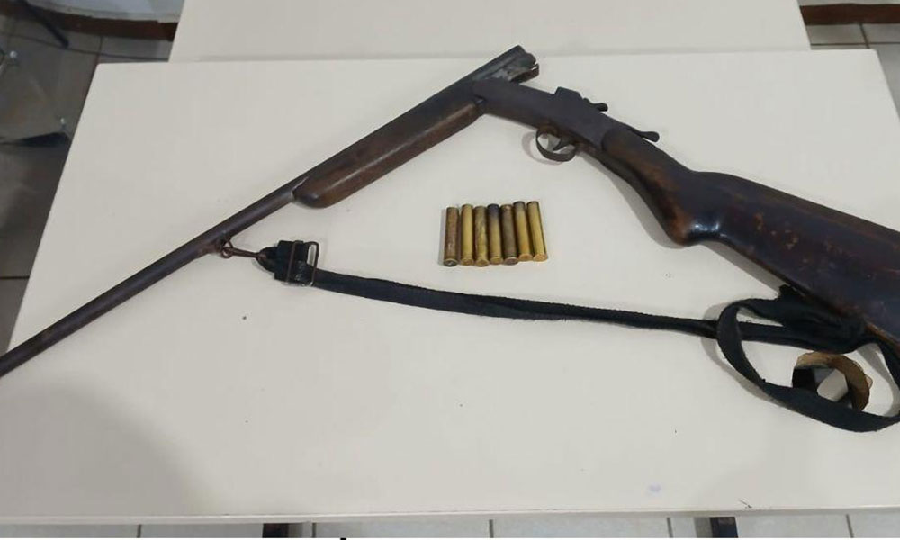 PM apreende arma de fogo e munições na zona rural de Vitória da Conquista