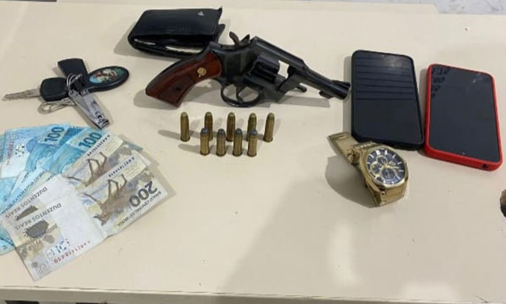 PM apreende arma de fogo e munições em Barra do Choça