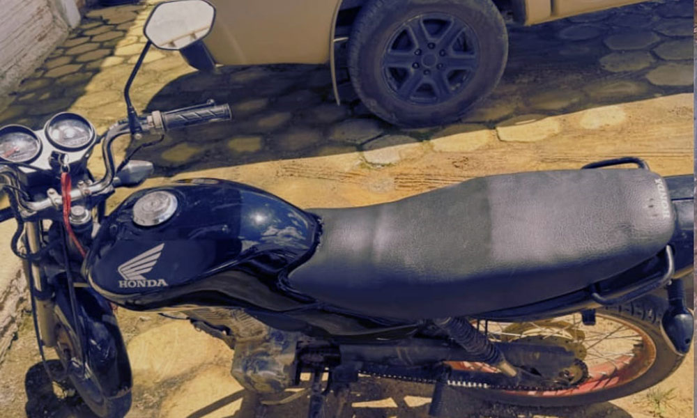 Motocicleta com sinais de adulteração é apreendida pela PM em Cândido Sales