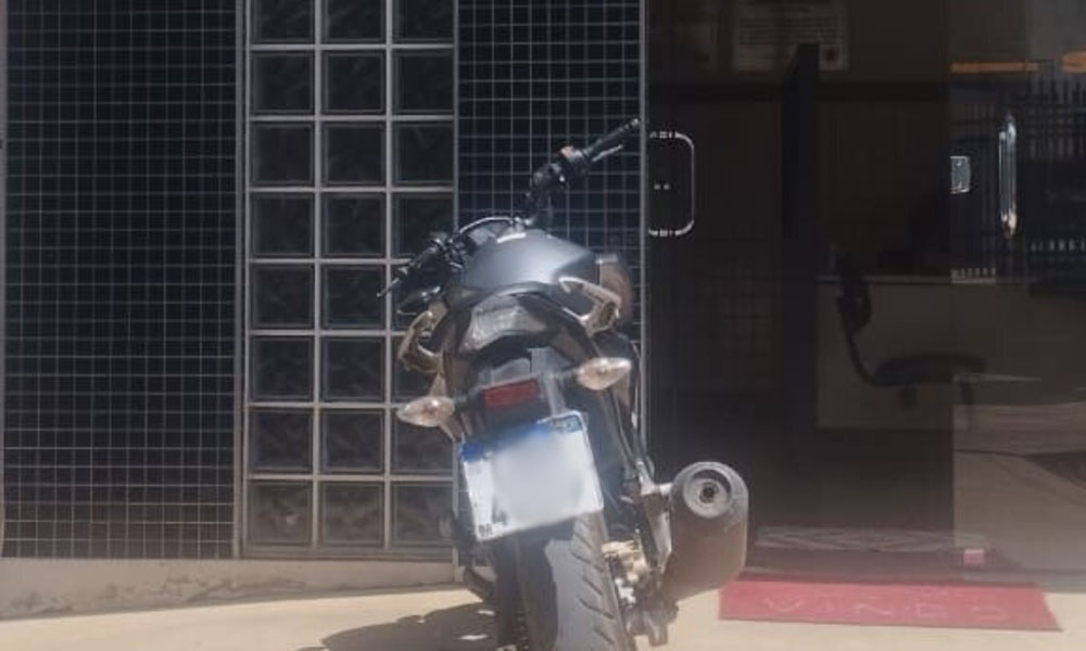 Motocicleta com restrição de furto/roubo é apreendia em Botuporã