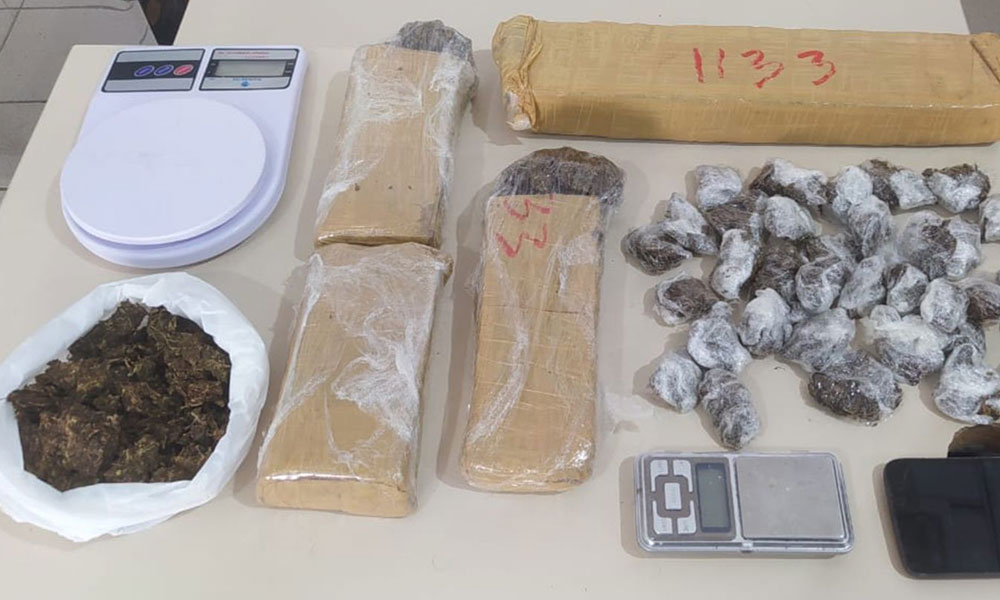 PM apreende drogas e detém suspeito de tráfico em Vitória da Conquista