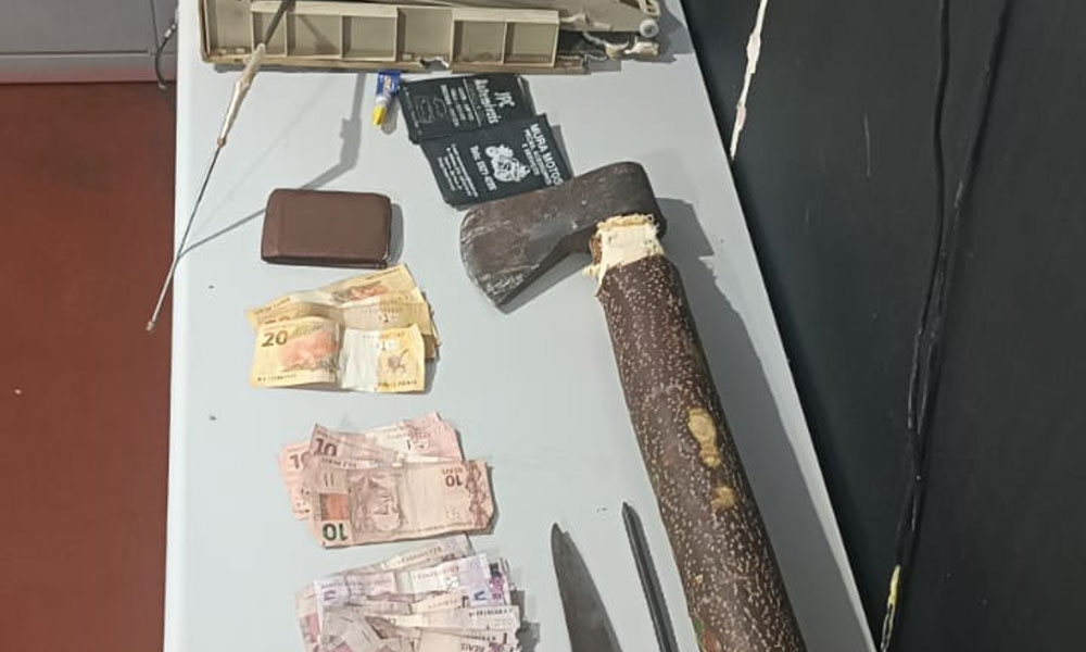 Homem é preso após praticar roubo dentro de supermercado em Boquira