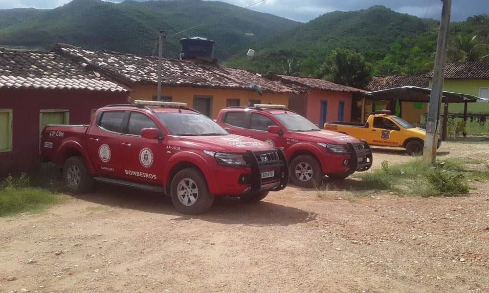 Bombeiros reforçam combate a incêndio florestal na zona rural de Livramento de Nossa Senhora