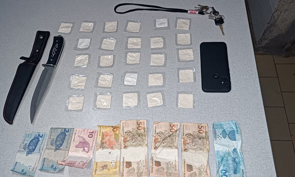 Suspeito é detido com arma branca e entorpecentes em Macaúbas