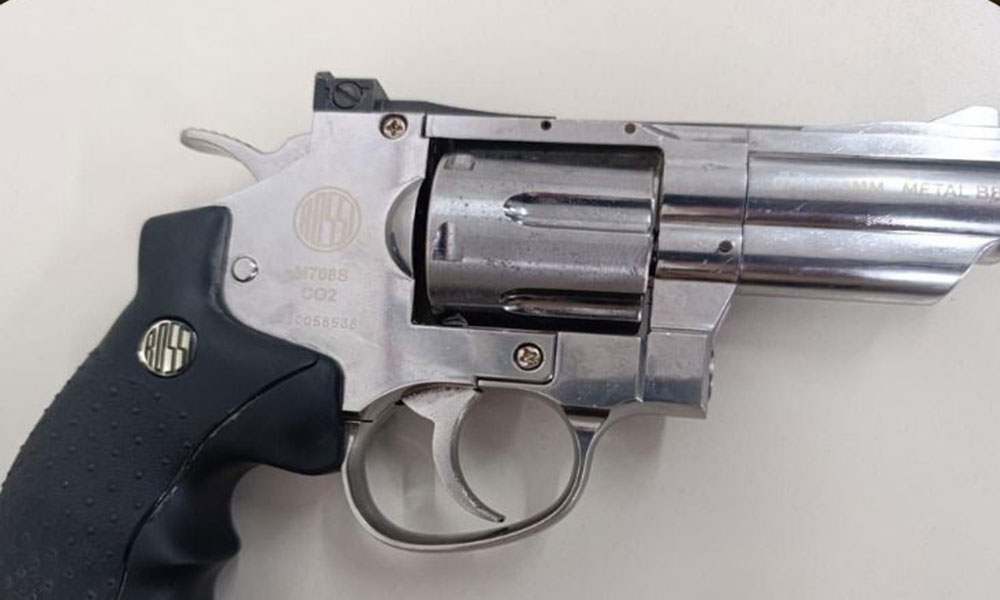 Homem é detido com simulacro de arma de fogo em Ipiaú