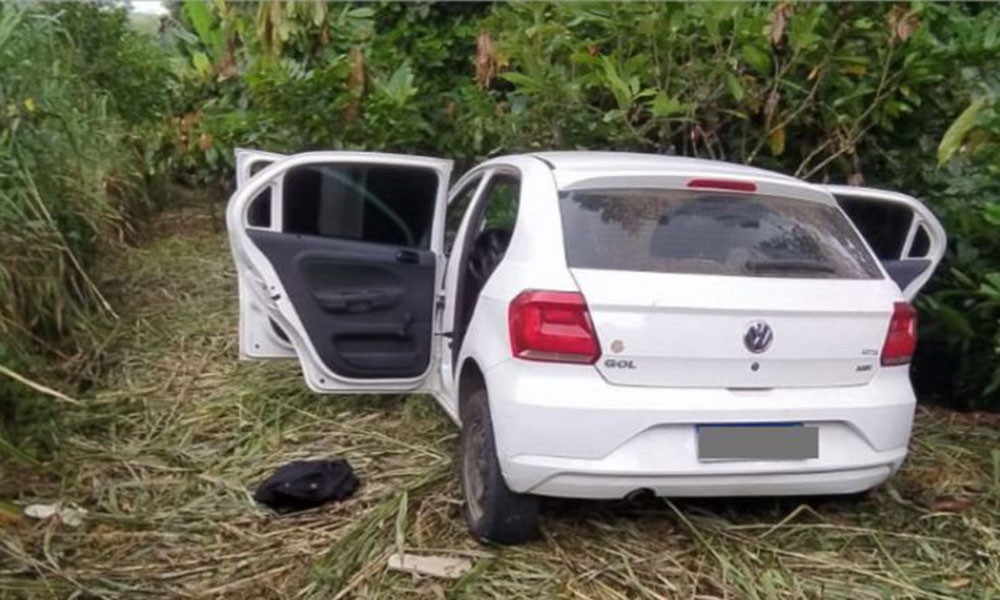 Veículo que pode ter sido utilizado em roubo é apreendido pela PM em Gandú