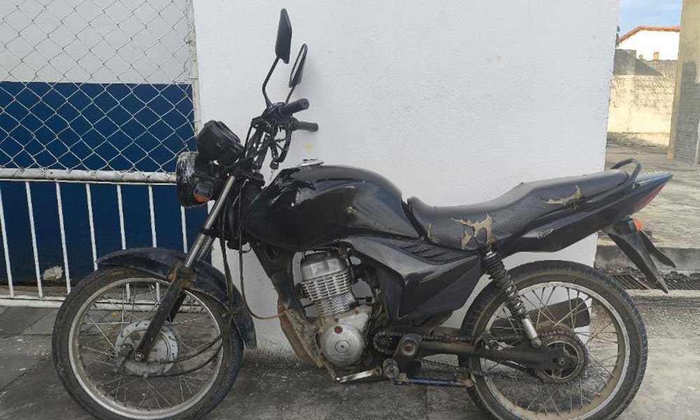 Suspeito é detido com drogas e com motocicleta adulterada em Vitória da Conquista
