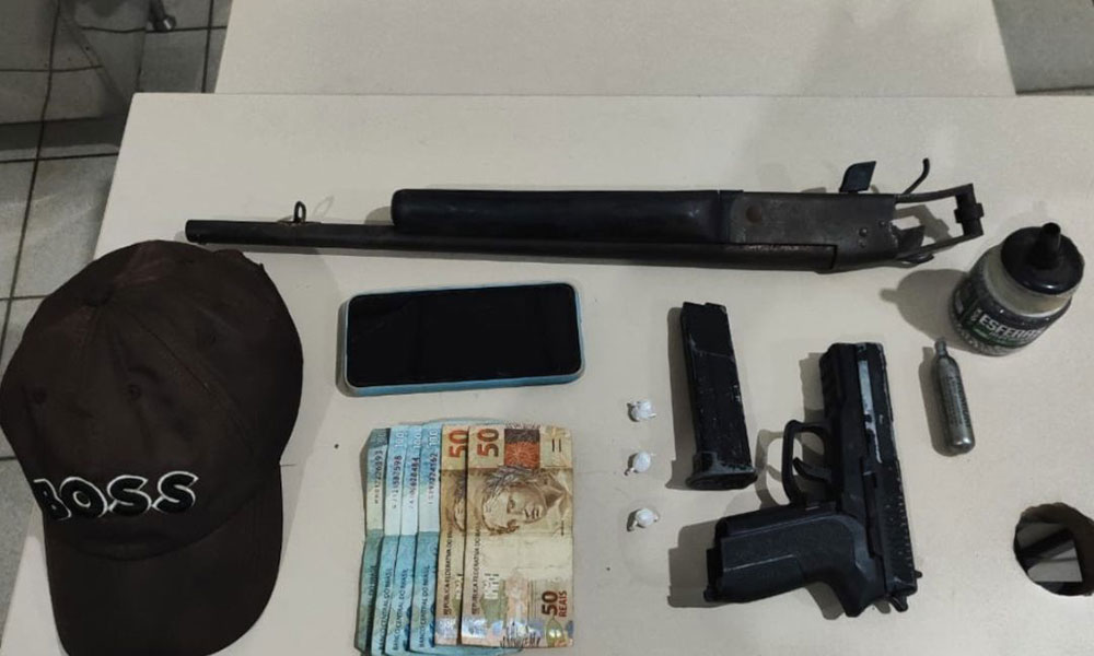 Homem é detido com drogas, espingarda e simulacro de arma de fogo em Vitória da Conquista