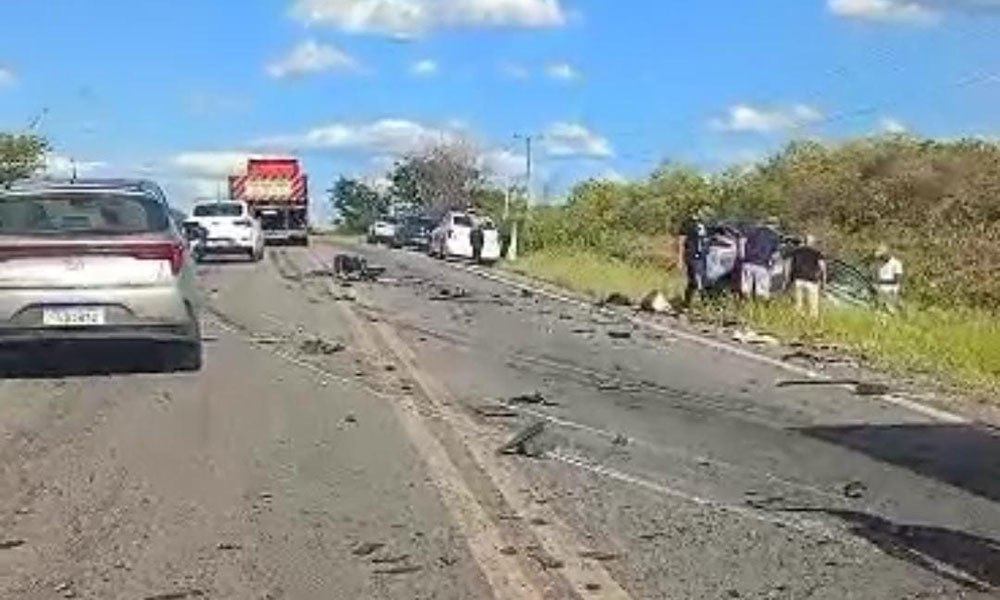 Acidente envolvendo três veículos deixa dois mortos na BR-030, entre Caetité e Brumado