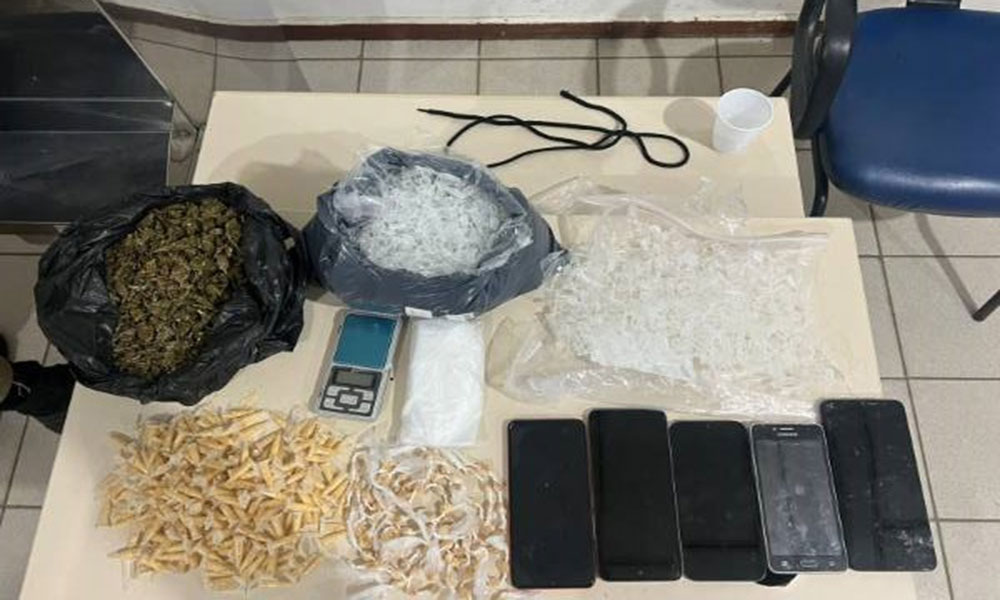 PM apreende drogas e detém suspeito de tráfico em Cândido Sales
