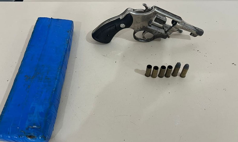 PM apreende arma e droga com indivíduo de alta periculosidade em Cândido Sales