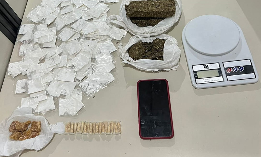 PM apreende considerável quantidade de drogas e detém mulher suspeita de tráfico em Cândido Sales