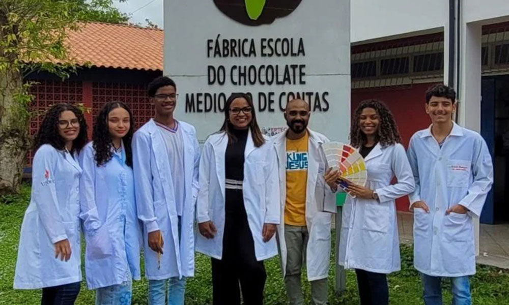 Estudantes da rede pública de Barra do Rocha criam tinta ecológica com pigmentos naturais