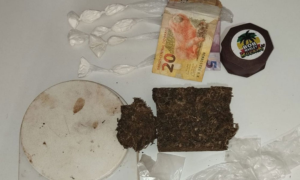 PM prende indivíduos por tráfico de drogas em Tanque Novo