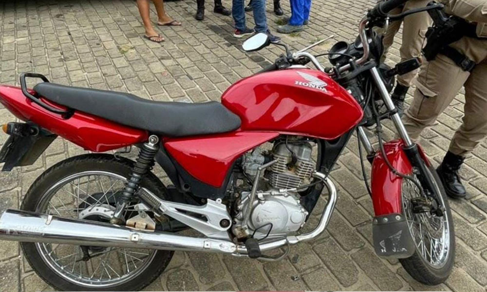 Motocicleta furtada é apreendida pela PM em Vitória da Conquista