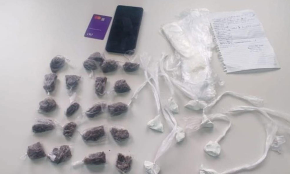 PM apreende drogas em Encruzilhada